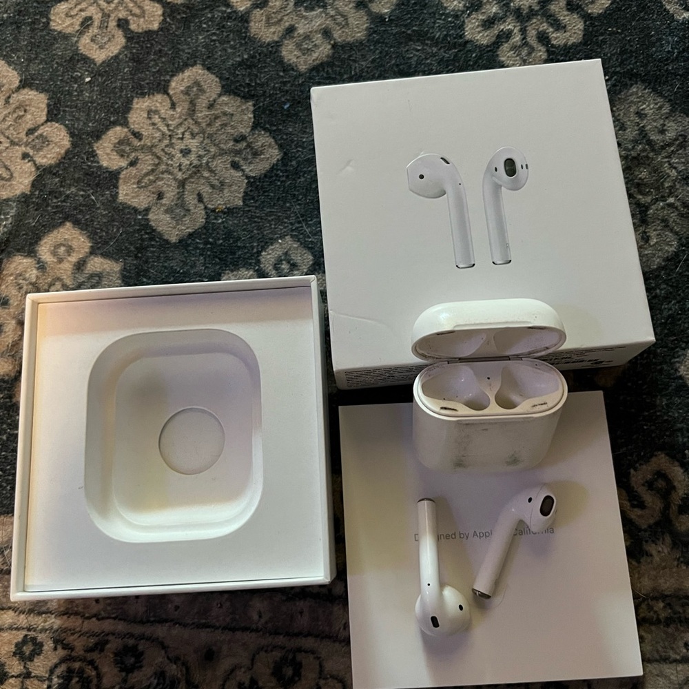 Apple Wireless Earbuds with Charging Case - White